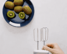 成人吃香蕉动态图片视频,成人吃香蕉的趣味瞬间回顾-第2张图片-日韩亚洲国产影院