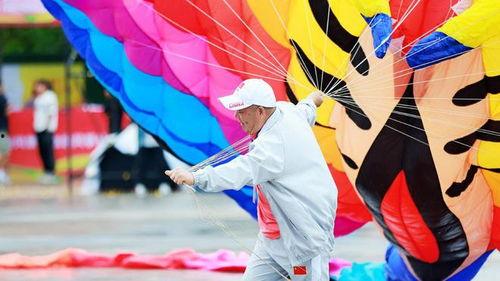 风筝成人搞笑视频大全,欢乐无限，笑点爆棚-第1张图片-日韩亚洲国产影院