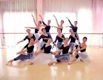 舞蹈视频成人啦啦操教学,轻松入门，活力四射的舞蹈体验-第1张图片-日韩亚洲国产影院